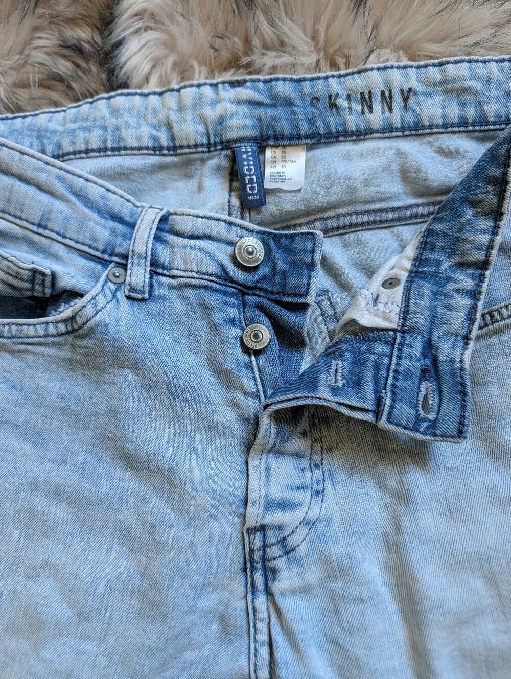 H&M Divided Light Wash Moto Biker Jeans Ribbed Knee Detail Size 30 - Picture 6 of 6